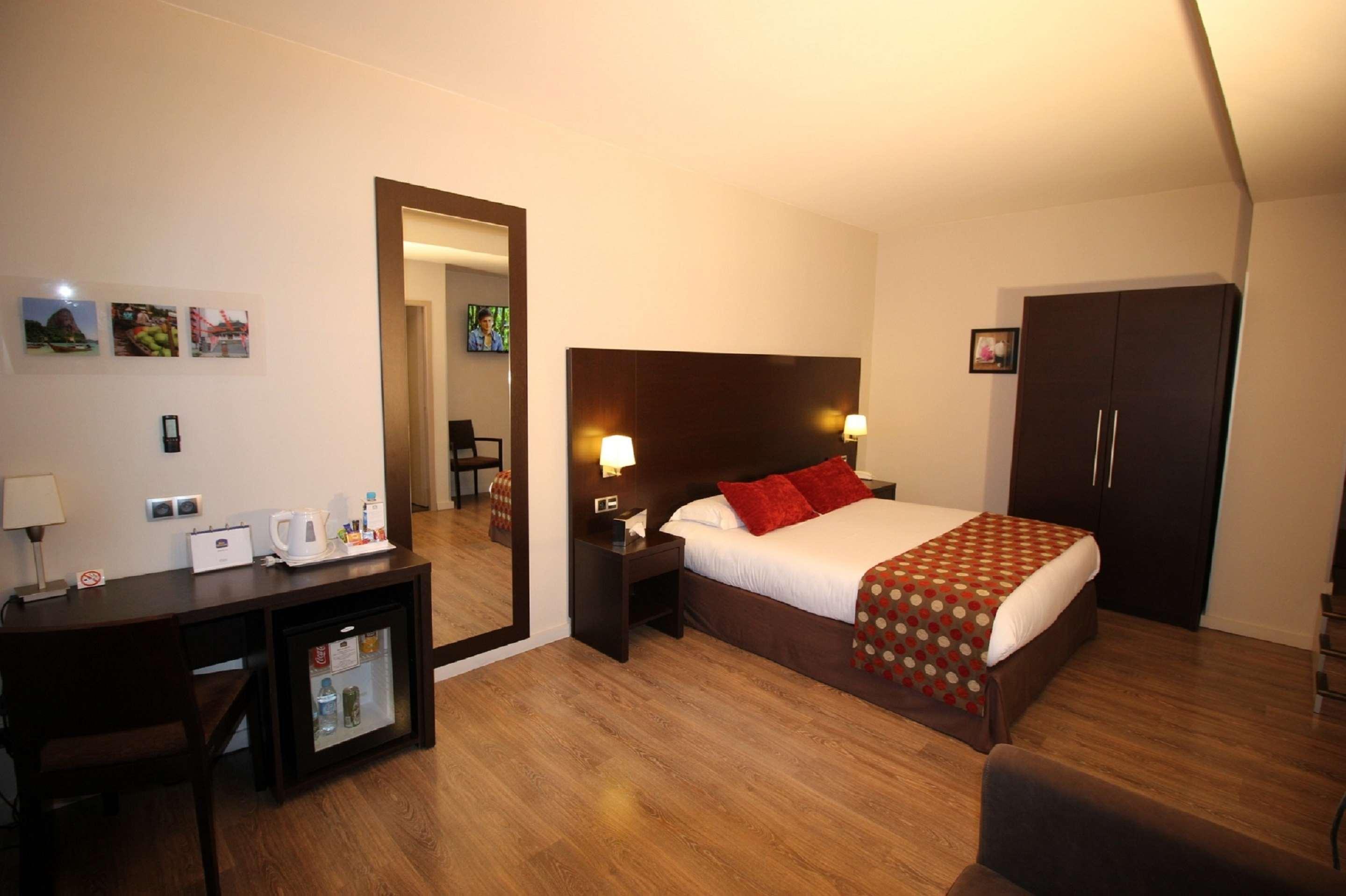 Best Western Hotel Des Barolles - Lyon Sud Бринье Екстериор снимка