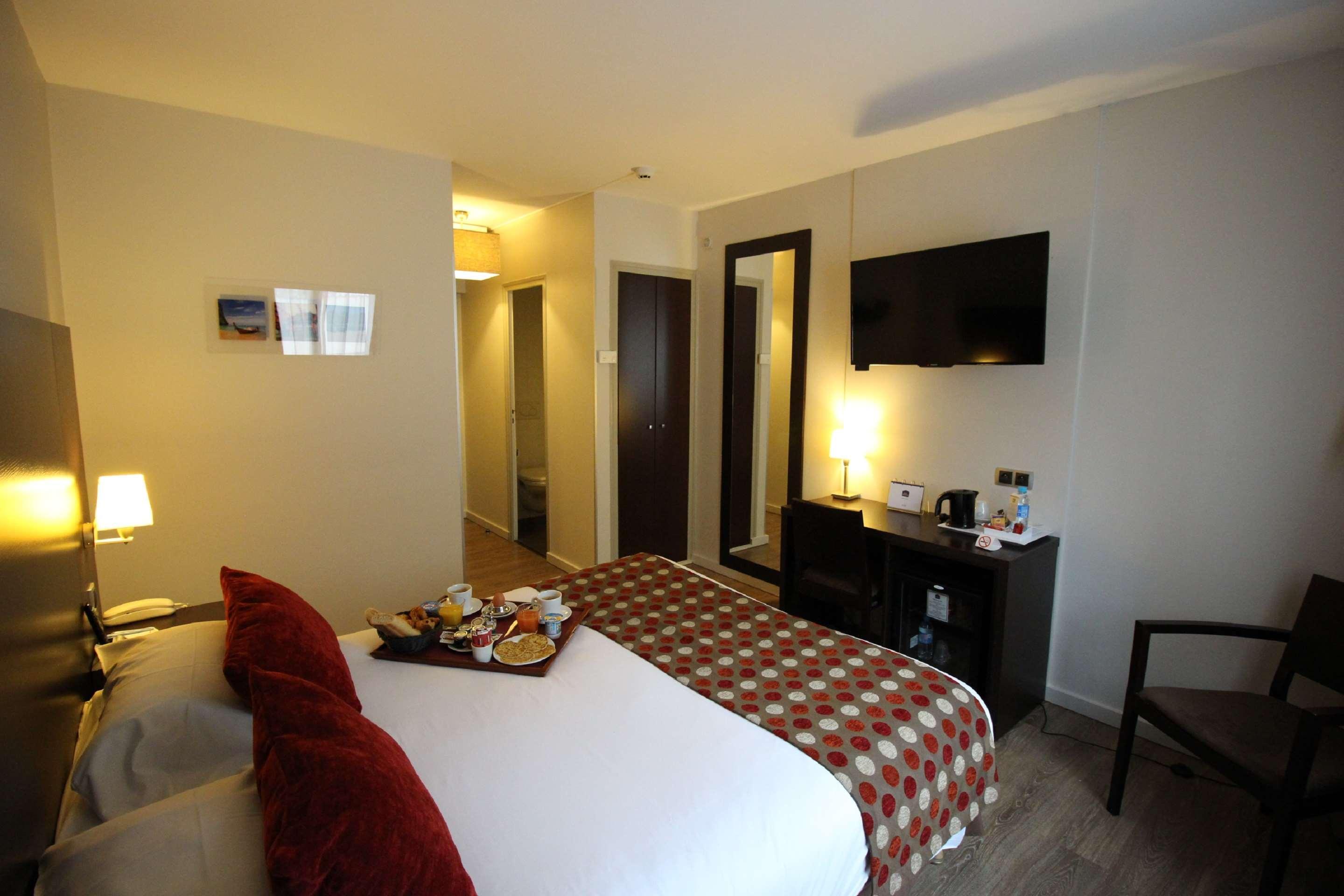 Best Western Hotel Des Barolles - Lyon Sud Бринье Екстериор снимка