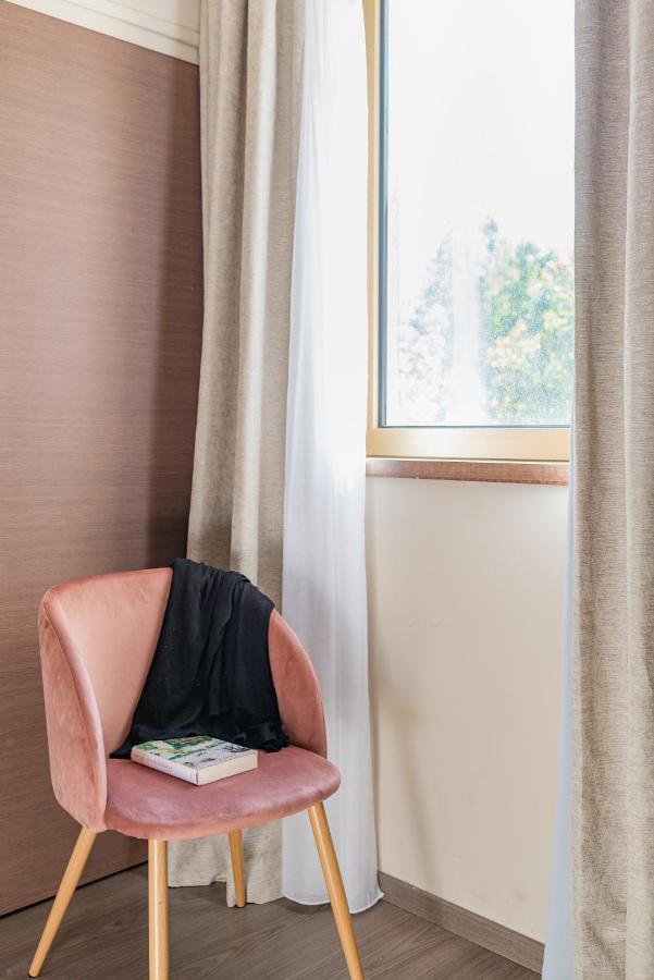 Best Western Hotel Des Barolles - Lyon Sud Бринье Екстериор снимка