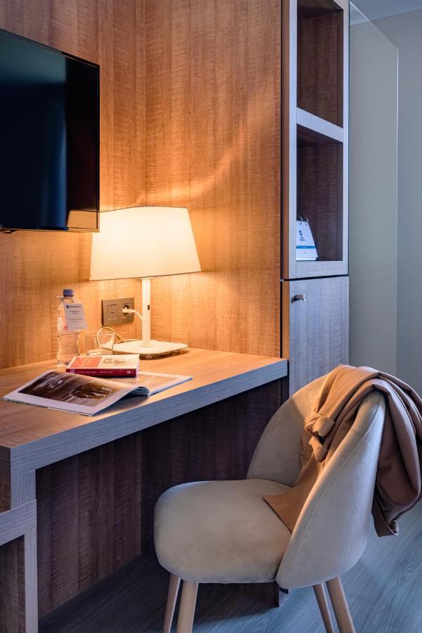 Best Western Hotel Des Barolles - Lyon Sud Бринье Екстериор снимка