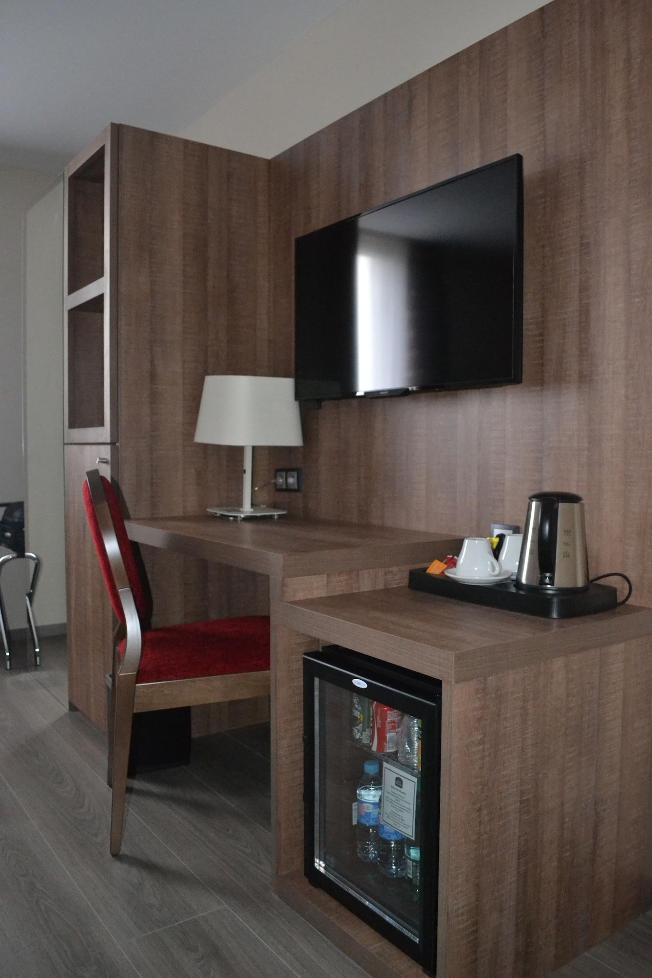Best Western Hotel Des Barolles - Lyon Sud Бринье Екстериор снимка