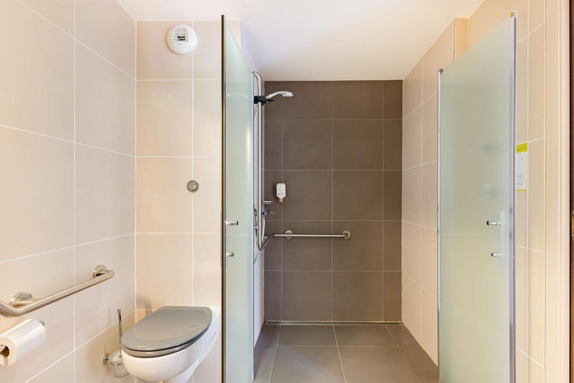 Best Western Hotel Des Barolles - Lyon Sud Бринье Екстериор снимка