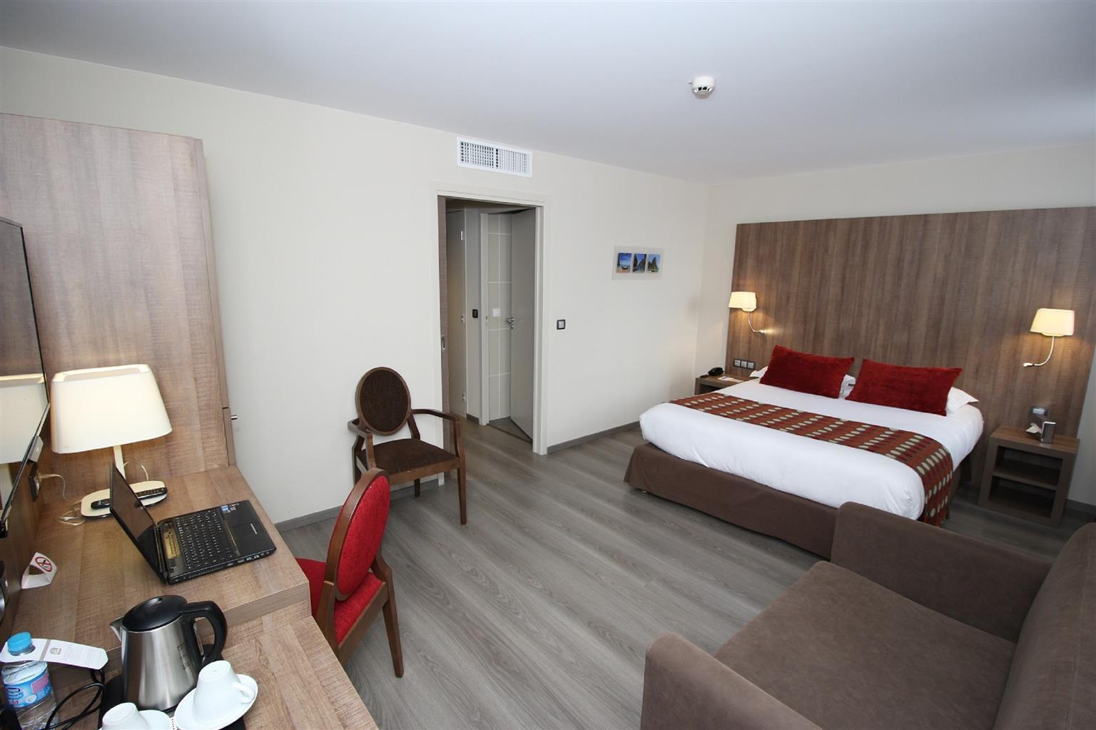 Best Western Hotel Des Barolles - Lyon Sud Бринье Екстериор снимка