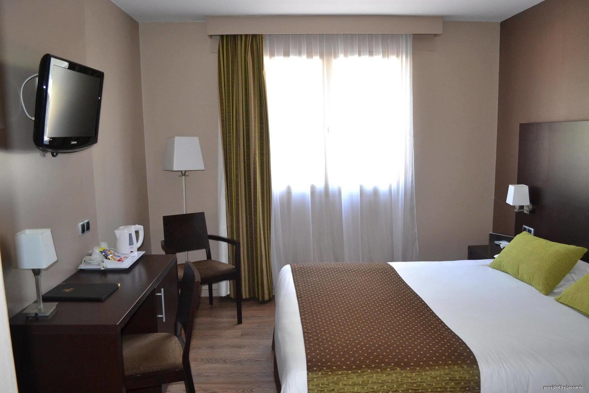 Best Western Hotel Des Barolles - Lyon Sud Бринье Екстериор снимка